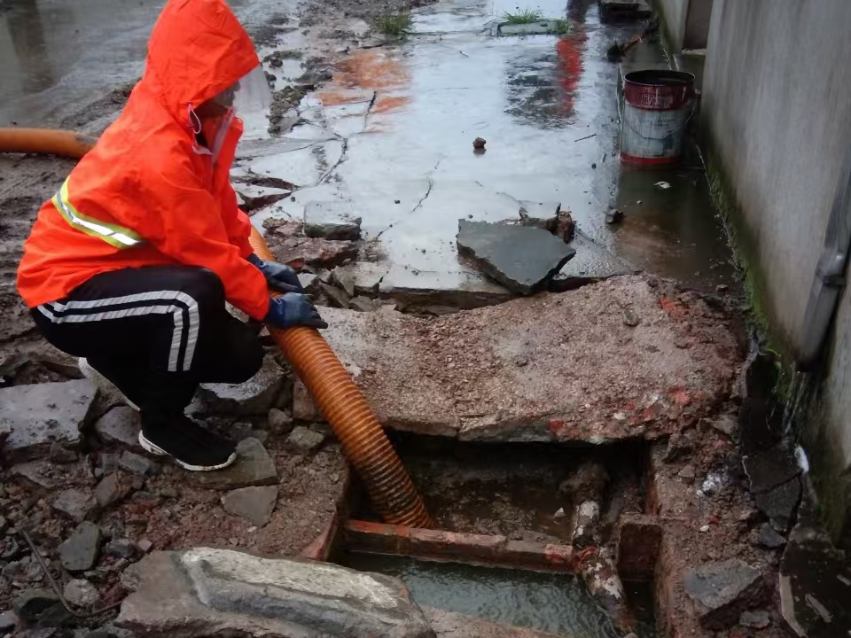 沙湖镇专业清理污水池 炜誉市政以规范流程守护城市 “肠道”